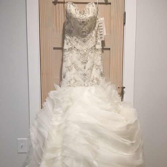 Lazaro 3400 Designer fit and flare bridal gown - Picture 4 of 8